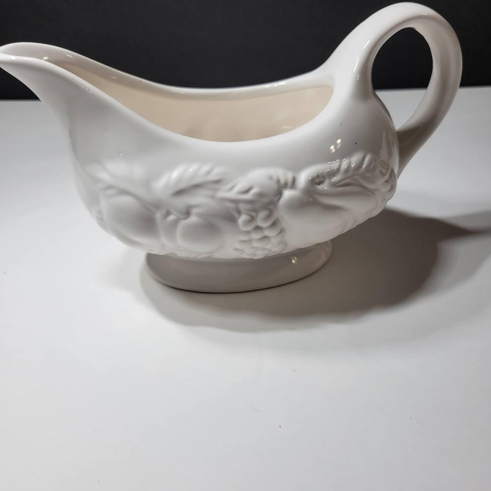 Embossed Fruit Classic Gravy Boat Sauce Boat